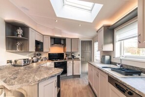 Fridge, microwave, oven, stovetop - Host & Stay | Woodland Jewel Lodge (Pocklington)