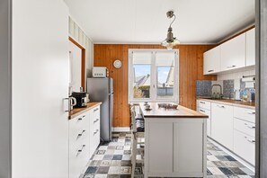 Fridge, microwave, oven, dishwasher - House for 6 with garden, sea nearby (Dinard)