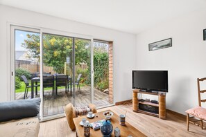 TV - House for 6 with garden, sea nearby (Dinard)