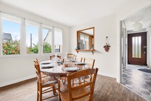 Dining - House for 6 with garden, sea nearby (Dinard)