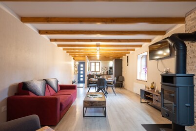 Gîte "Gîte Des Roches" with Private Terrace, Private Garden, and Wi-Fi