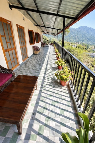 Luxury Hotel Lake Darshan Bhimtal