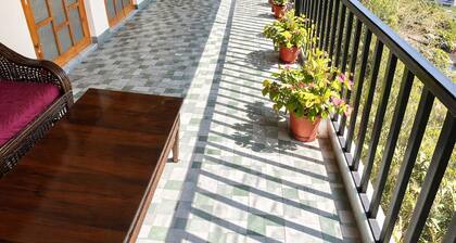 Luxury Hotel Lake Darshan Bhimtal