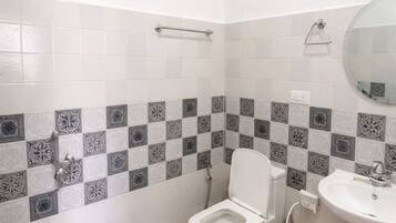 Deluxe Double Room | Bathroom