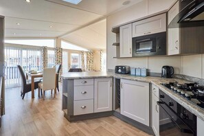 Fridge, microwave, oven, stovetop - Host & Stay | Penny Lodge (Amotherby)