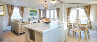 Host & Stay | ORC03 Hedgerow Lodge