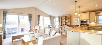 Host & Stay | GRE42 Little Gem Lodge