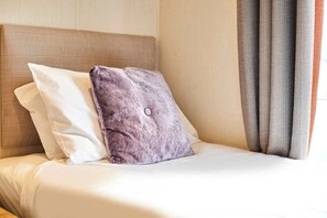 2 bedrooms, bed sheets - Host & Stay | Little Gem Lodge (Amotherby)
