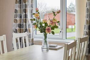 Dining - Host & Stay | Rowan Lodge (Amotherby)