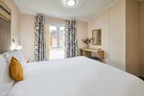 2 bedrooms, WiFi, bed sheets - Host & Stay | Rowan Lodge (Amotherby)