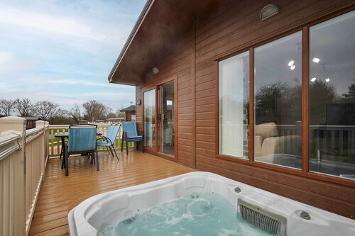Host & Stay | GRE46 Rowan Lodge