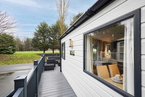 Outdoor dining - Host & Stay | Blossom Lodge (Pocklington)