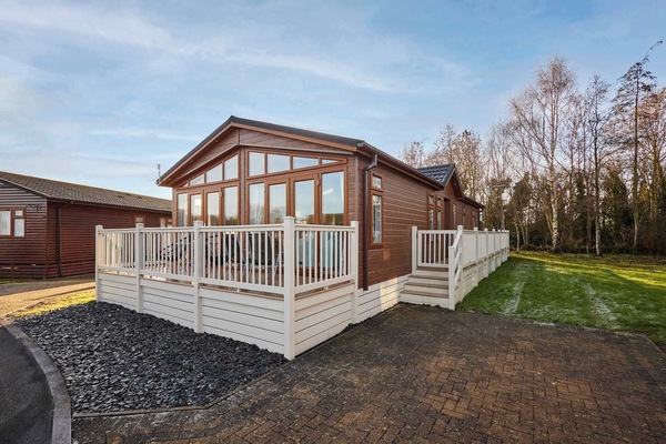 Deneb Lodge, Amotherby - Host & Stay