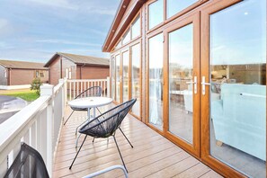 Property grounds - Host & Stay | Deneb Lodge (Amotherby)