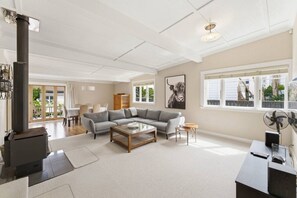 TV, fireplace - 1920s Character Gem in Sandringham | Garden & Deck (Auckland Central)