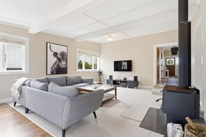 TV, fireplace - 1920s Character Gem in Sandringham | Garden & Deck (Auckland Central)