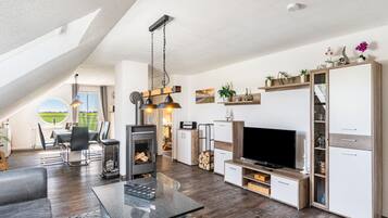 Fernseher, Kamin, DVD-Player, Stereoanlage
