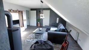 Living area - Apartment for 5 Guests, 100 m², with Wi-Fi (Wangerland)
