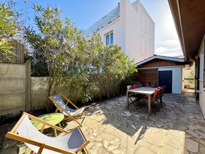 屋外ダイニングエリア