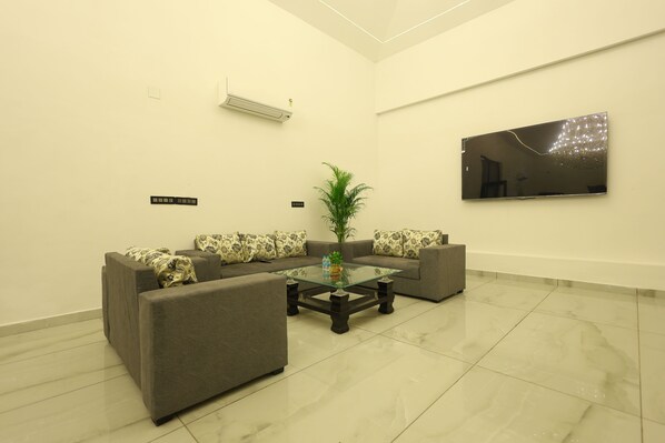 Living area - Corbett Caves Resort (Sawal Deh East)