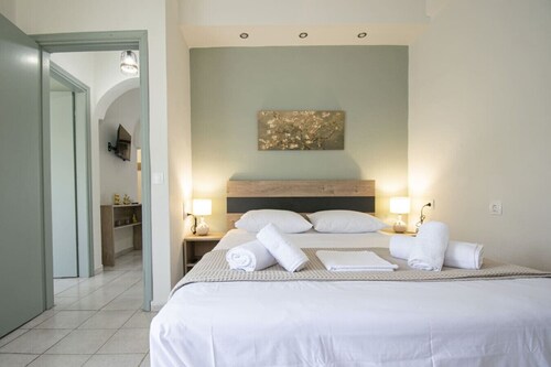 Forest View Apartment 1 by RentalsPro