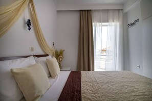 2 bedrooms, iron/ironing board, WiFi, bed sheets - Endless Blue Apartment by Rentals Pro (Kalyves Beach)