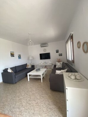 TV - Α2 House by RentalsPro - Nea Potidaia Halkidiki (Potidaia Chalkidiki)