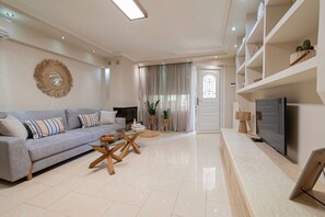TV - Ivory Cozy Home by RentalsPro - Nea Moudania (Nea Moudania)
