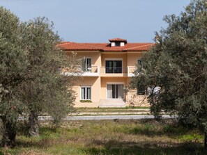 Exterior - Les Oliviers - Connected Studios by RentalsPro (Vourvourou)
