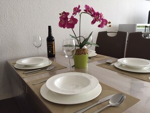 Dining - Moderne Wohnung in Cuxhaven Duhnen mit Indoor Pool/ Schwimmbad und Sauna (Cuxhaven)