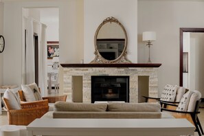 Living area - Panoramic 4-Bedroom Ocean-View Villa / Infinity Pool & Terrace (Bel Ombre)