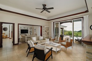 Living area - Panoramic 4-Bedroom Ocean-View Villa / Infinity Pool & Terrace (Bel Ombre)