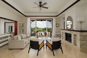 Living area - Panoramic 4-Bedroom Ocean-View Villa / Infinity Pool & Terrace (Bel Ombre)