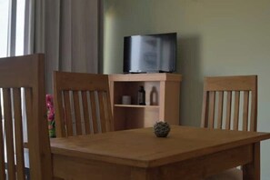 Dining - SeafrontView · Cozy T1 Apartment - 3 (Praia)