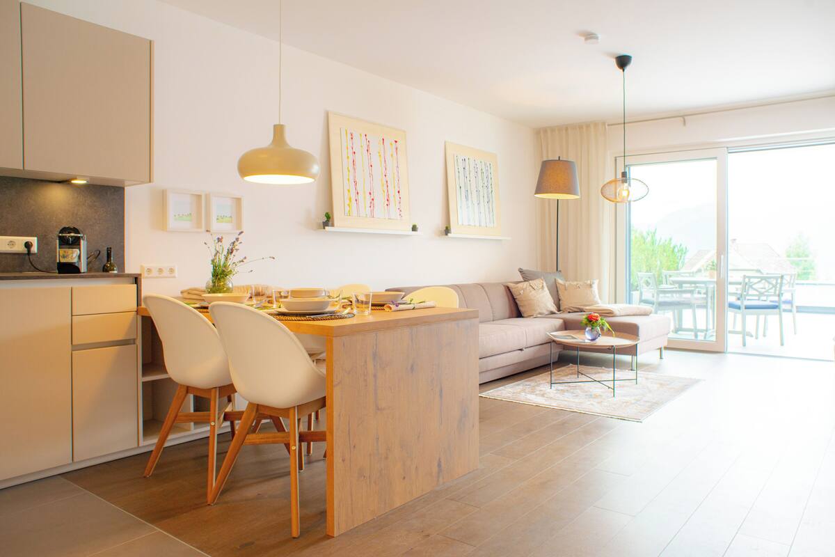 Seetraum Lake View 03 / Alpe Maritima / Gerlitzen / Ossiachersee | 起居區 | 80-公分平面電視、衛星頻道、地暖系統