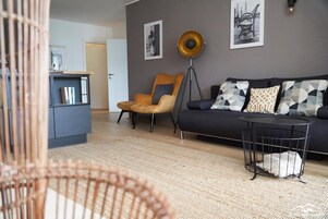 Deluxe Condo, Lake View, Lakeside | Living area