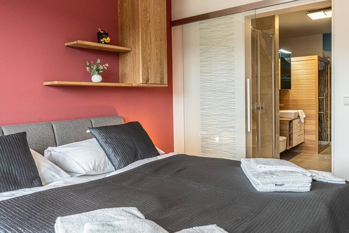 Gipfelstürmer Apartment 28 / Alpe Maritima / Gerlitzen / Ossiachersee | 高級寢具、客房內保險箱、筆電工作空間、熨斗/熨衣板