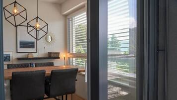 Deluxe-Apartment, Haustiere gestattet, Seeblick | Speisen