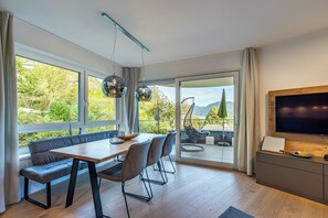 Lake Panorama Apartment 21 / Alpe Maritima / Gerlitzen / Ossiachersee | Area soggiorno | TV a schermo piatto 80 cm con canali satellitari, pavimenti riscaldati