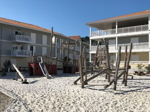 Children’s area - Maison 3 chambres au calme, jardin privatif et piscine partagée (La Teste-de-Buch)