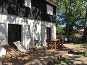 屋外ダイニングエリア