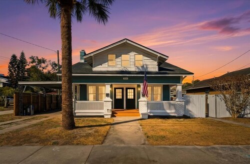 Historic Lemon Porch: Walk to Lake Mirror & Downtown