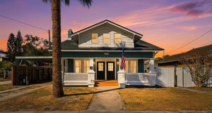 Historic Lemon Porch: Walk to Lake Mirror & Downtown