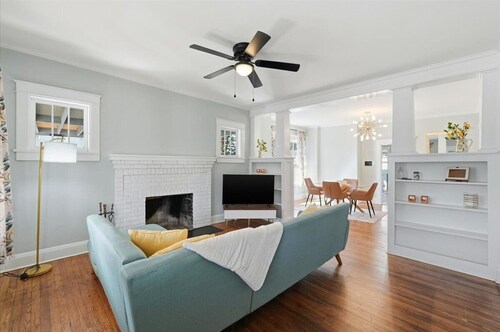 Historic Lemon Porch: Walk to Lake Mirror & Downtown