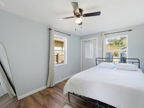 2 bedrooms, iron/ironing board, free WiFi, bed sheets