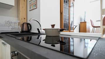 Appartamento (0 Bedroom) | Cucina privata | Forno, piano cottura, lavastoviglie, bollitore elettrico