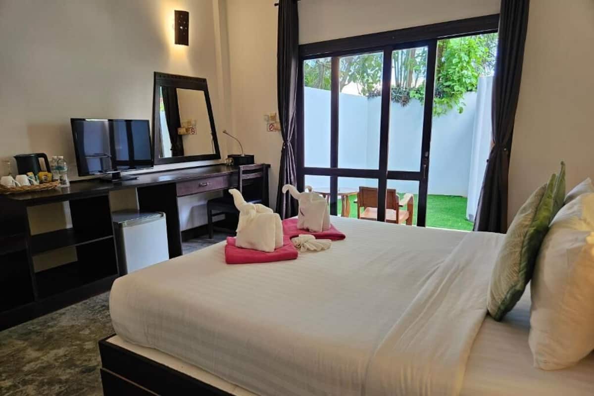 Chambre Double Classique, vue piscine