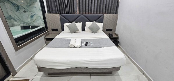 Room - Hotel HR King (Ahmedabad)