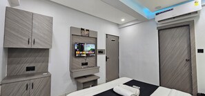 Deluxe Double Room, City View - Hotel HR King (Ahmedabad)