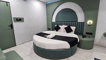 In-room safe, desk, laptop workspace, iron/ironing board